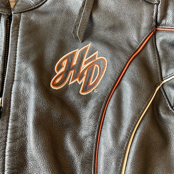 Harley Davidson Women's
Embroidered Wings Leather
Riding Jacket - Picture 2 of 7